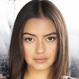 Maia Jae Bastidas 飾演 Francesca El Caído
