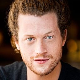 David-Emmanuel Jauniaux - 變裝妖舞演員 飾演Ami d'Édouard