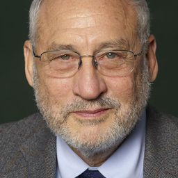 Joseph Stiglitz 飾演 Self - Professor of Economics, Columbia University