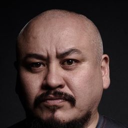 Yerden Telemisov 飾演 