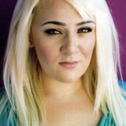 Melanie Hubert 飾演 Elle