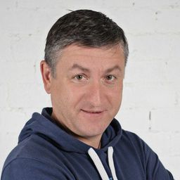 Yuriy Ignatenko 飾演 MCC's employee