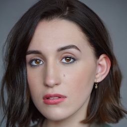 哈莉·奎茵·史密斯 - 紐澤西愛未眠演員 飾演Tracy Colelli