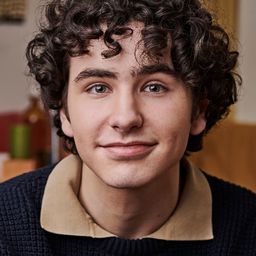 馬爾特·加丁格 飾演 Isak