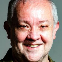 Gustavo Böhm 飾演 Gobernador I