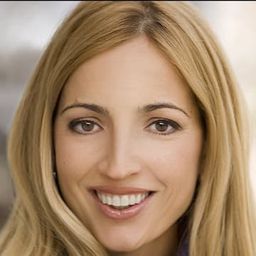 Elika Portnoy 飾演 Larissa