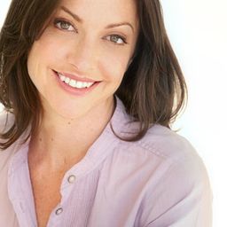 Carla Toutz 飾演 Beth Retter