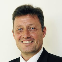 Mike Kelson 飾演 Arthur