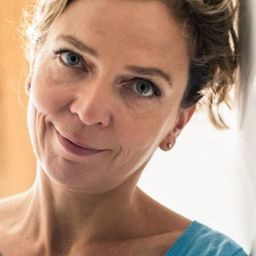 Colette Kieffer 飾演 La secrétaire