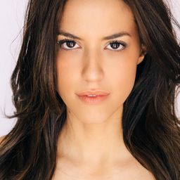 穆萊兒·特莉歐 飾演 Janel