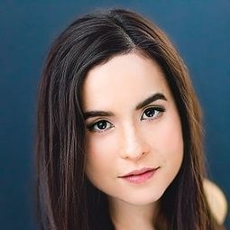 Jenny Raven - 阿倫與夥伴演員 飾演Kelly