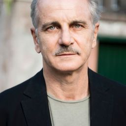 Paolo Giovannucci 飾演 Peppino