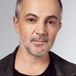 Murat Akkoyunlu 飾演 Cenk