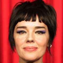 Ayçe Abana 飾演 Nuran Denizgünü