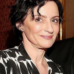 Agnieszka Matysiak 飾演 Baba Jaga / Hokus Pokus' Mother (voice)