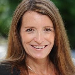 Lisa Lucas 飾演 Janina