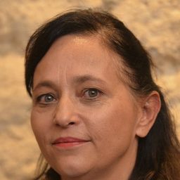 Alena Mihulová 飾演 Maruska - Horák's Housemaid