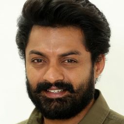 Kalyan Ram 飾演 Nandamuri Harikrishna