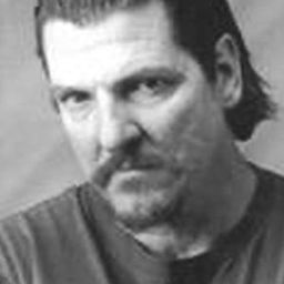 Clark Sanchez 飾演 Predator