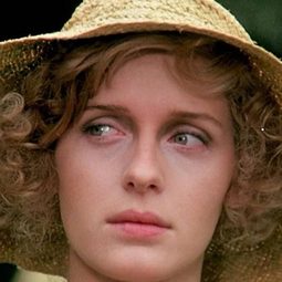 Dominique Darel 飾演 Elizabeth