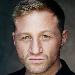 Michael John Treanor 飾演 Freddie Bagshot