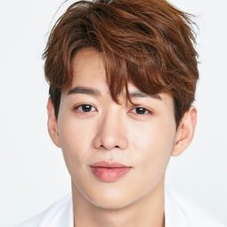 文柔強 飾演 Chang-bae