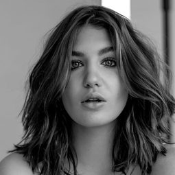 蘇菲妮莉莎 飾演 Alma Singer