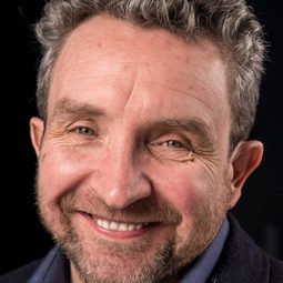 艾迪·馬森 飾演 Duir