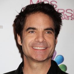 Pat Monahan 飾演 Self