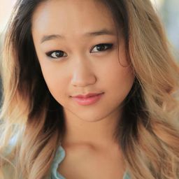 Cathy Ang 飾演 Mimi