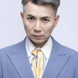 Wei Jin Song 飾演 Warlock