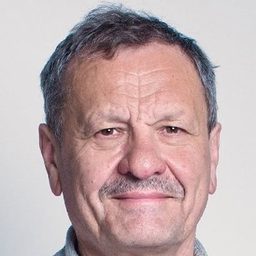 Miroslav Krobot 飾演 Father