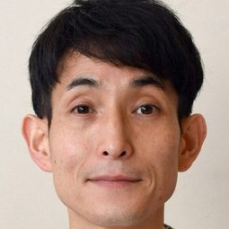矢部太郎 飾演 Araki