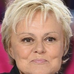 梅希艾爾羅賓 飾演 Mademoiselle Champion