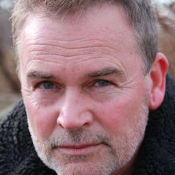 Kurt McKinney 飾演 Mortie (Kenna's Father)