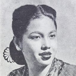 Dhalia 飾演 Mbok Mirah