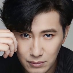 Kanchai Kamnerdploy - 人生泰老套演員 飾演Hone-Krasae Host