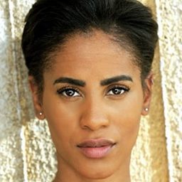 Sherina Mikasa 飾演 Yoga Girl #2