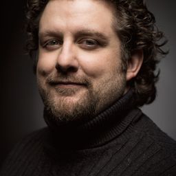 Simone del Savio 飾演 Montano