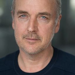 Euan MacNaughton 飾演 Allen