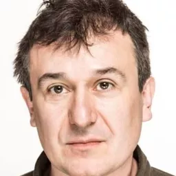 Daniel Cerqueira 飾演 Stan