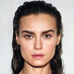 卡西亞絲莫莉亞可 - 完美謊情演員 飾演Eva