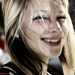 Crystal Ice - 美國甜心演員 飾演Katness