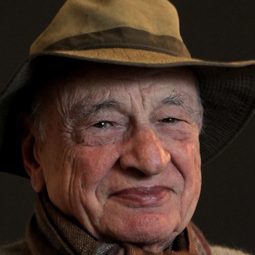 Edgar Morin 飾演 Self