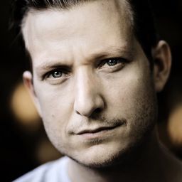 托比亞斯·林道赫姆 - 堅離地公社編劇