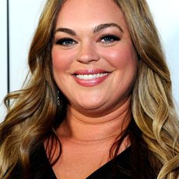 Rebecca Field 飾演 Coach Miller