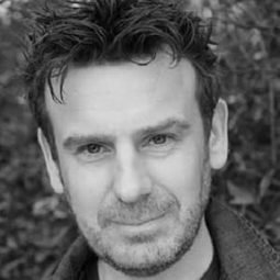 Keith Eyles 飾演 Stu Jackson