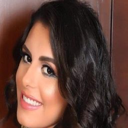 Hager Al Sharnouby 飾演 المذيعة