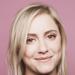 Greta Titelman - 代孕關係演員 飾演Charlotte