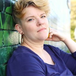 Jennifer Piper 飾演 Baby Monitor Tutorial